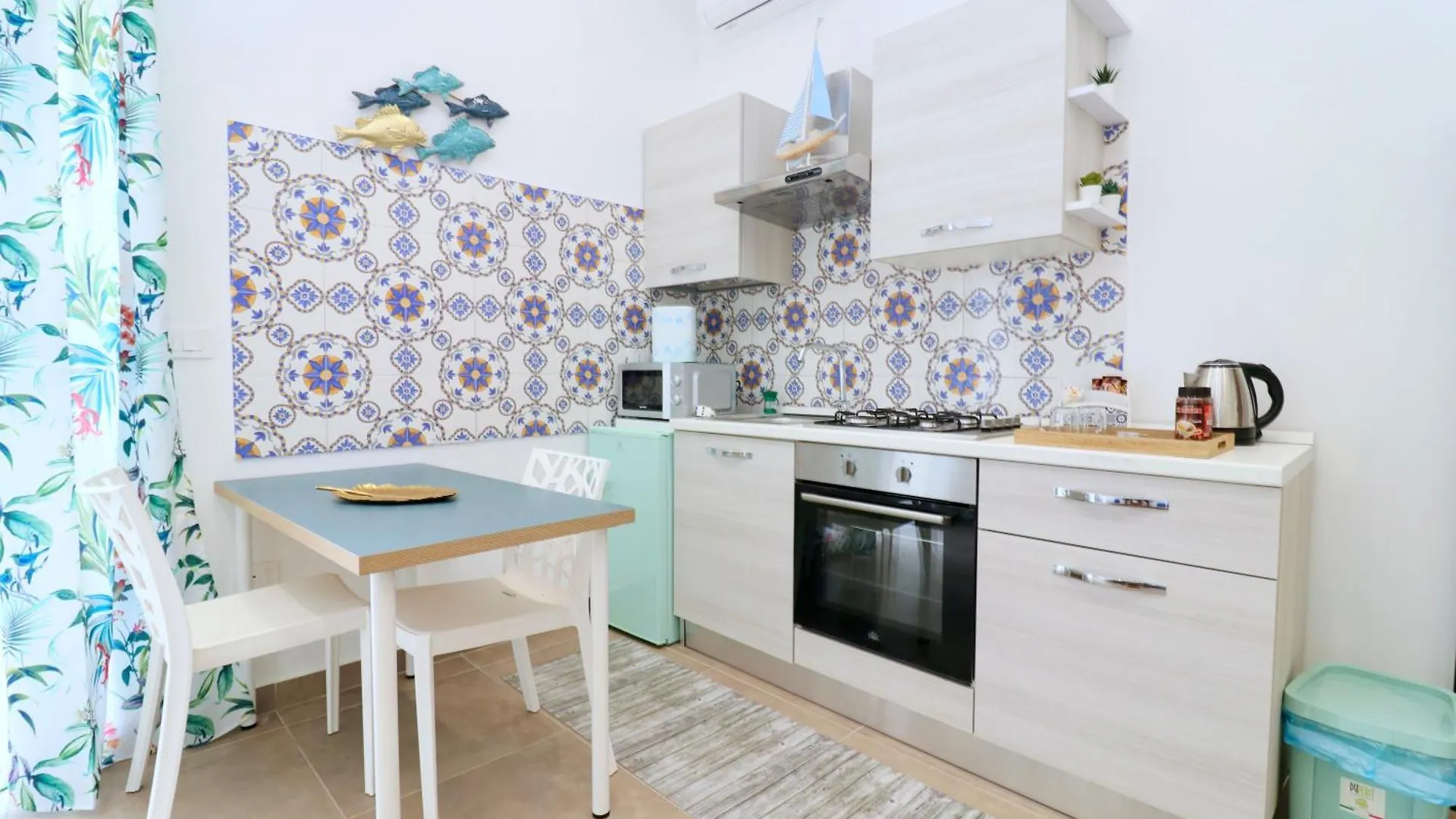 Airport Guest Houses Naples