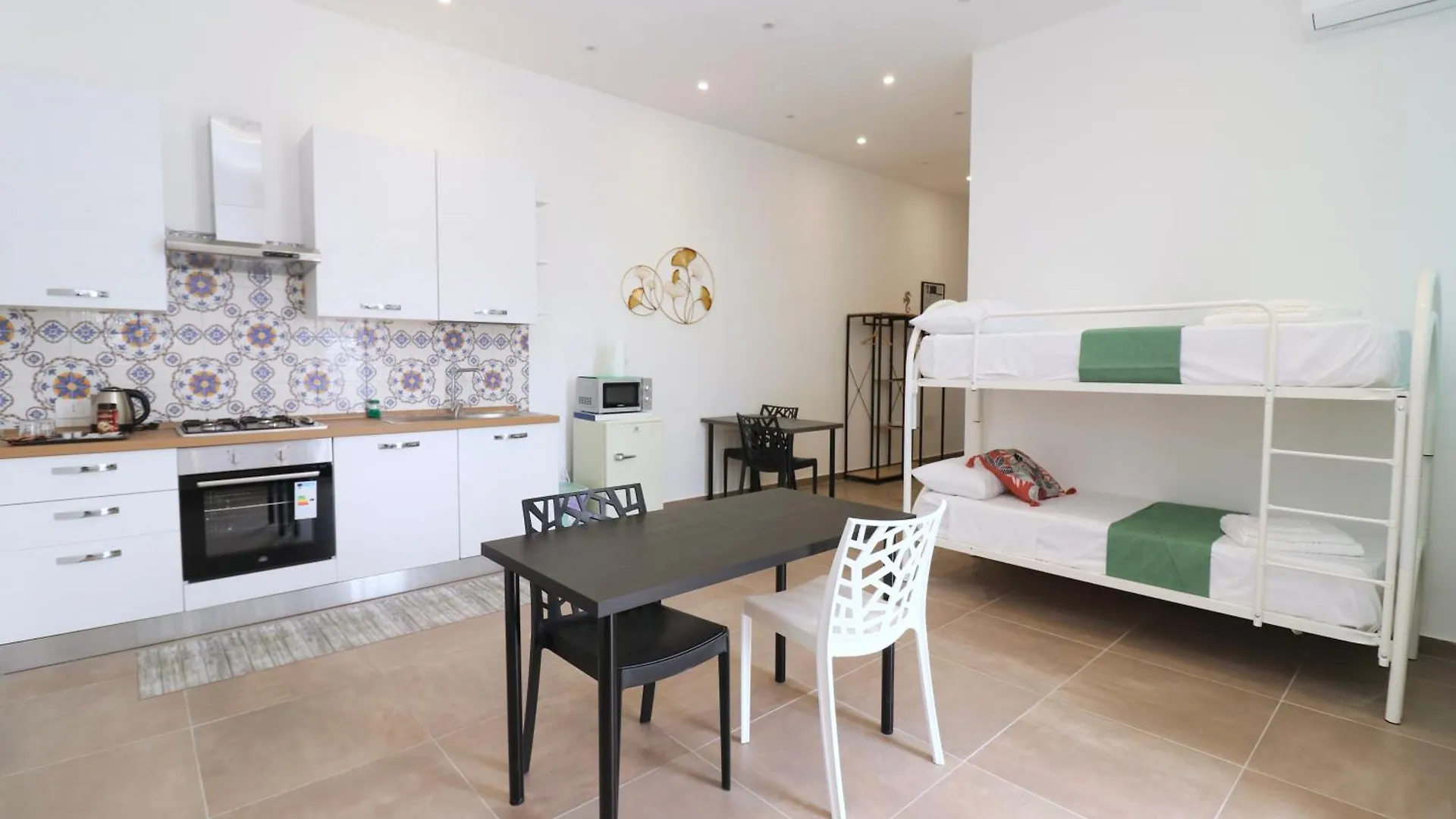 Airport Guest Houses Naples