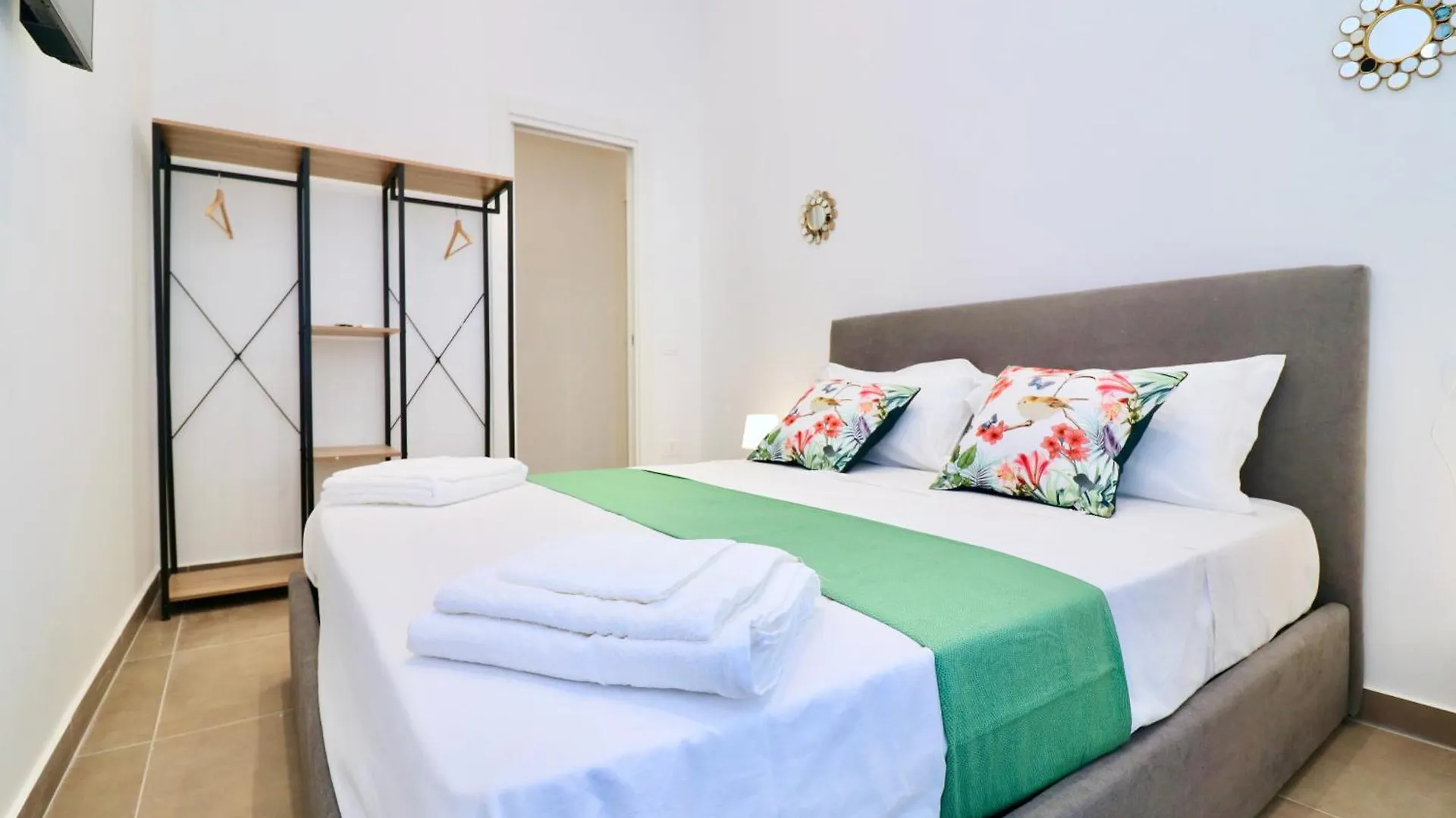 Airport Guest Houses Naples Holiday home