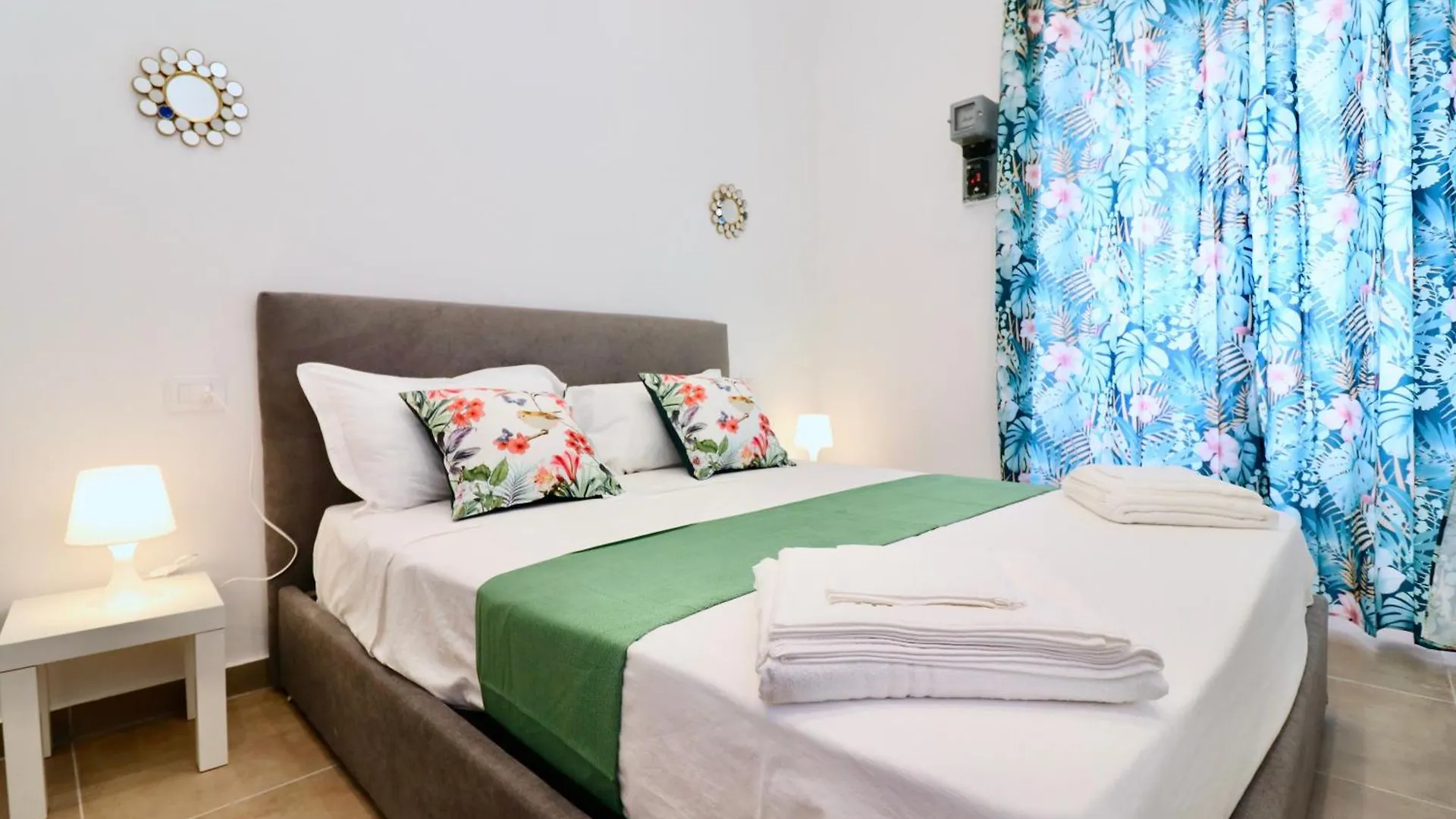 Airport Guest Houses Naples