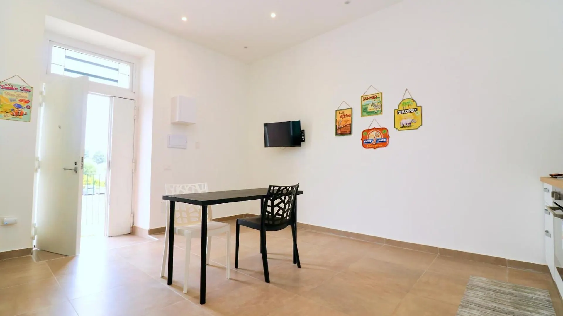 Airport Guest Houses Naples
